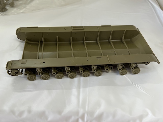 【丸-1880】(TK) AFVCLUB U.S.MARINE LVTP5A1 NAM 水陸両用装甲兵員輸送車 1/35スケール プラモデル 一部組立済み 現状品/(S)_画像5