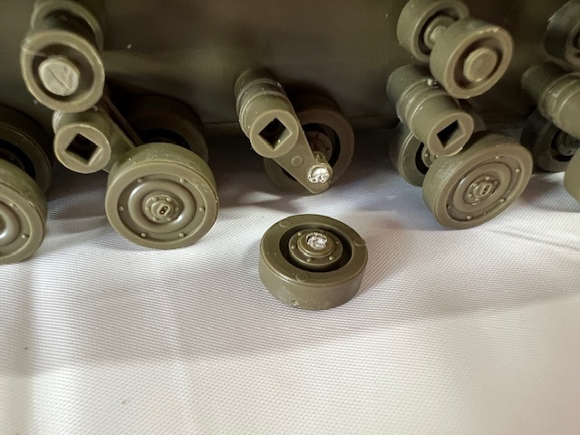 【丸-1880】(TK) AFVCLUB U.S.MARINE LVTP5A1 NAM 水陸両用装甲兵員輸送車 1/35スケール プラモデル 一部組立済み 現状品/(S)_画像6