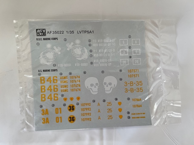 【丸-1880】(TK) AFVCLUB U.S.MARINE LVTP5A1 NAM 水陸両用装甲兵員輸送車 1/35スケール プラモデル 一部組立済み 現状品/(S)_画像8