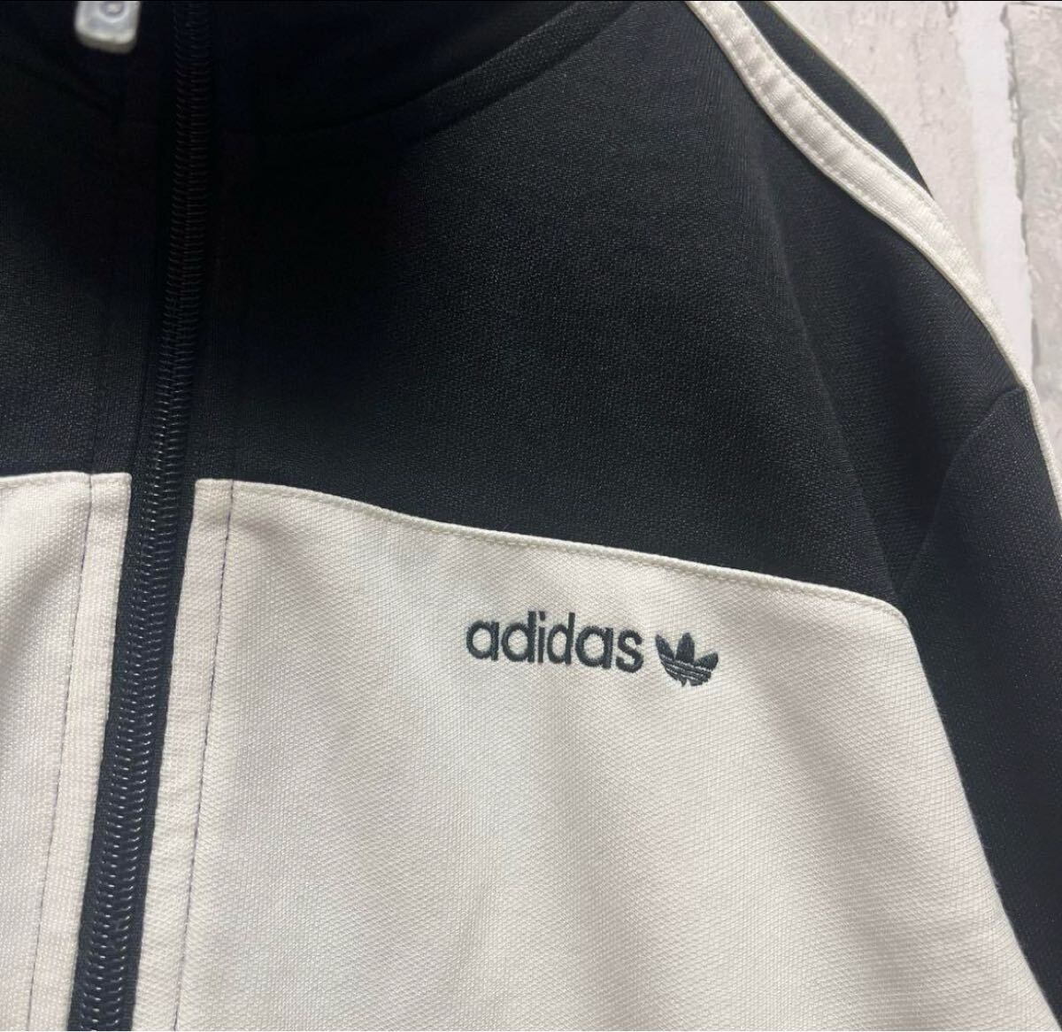 adidas アディダス ジャージ 上 トラックジャケット サイズL ブラック 刺繍ロゴ ワンポイントロゴ トレフォイル 長袖 3ライン 3ストライプ_画像4
