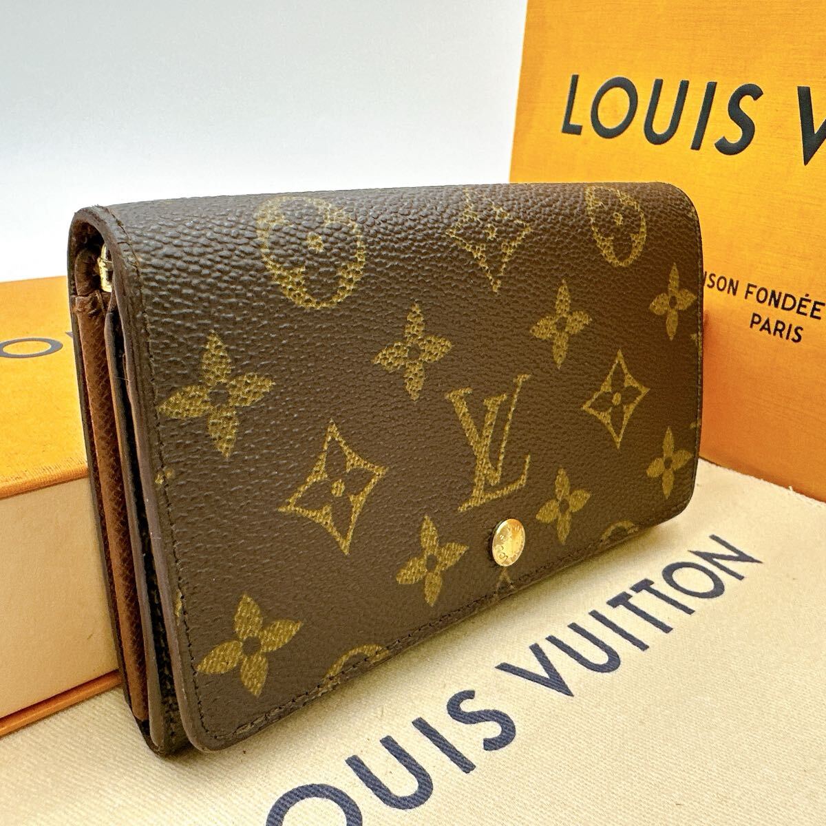 5630【ほぼ極美品】LOUIS VUITTON ルイヴィトン モノグラム ポルトモネ ビエ トレゾール 二つ折り財(cái)布 L字ファスナー M61730/CA0024