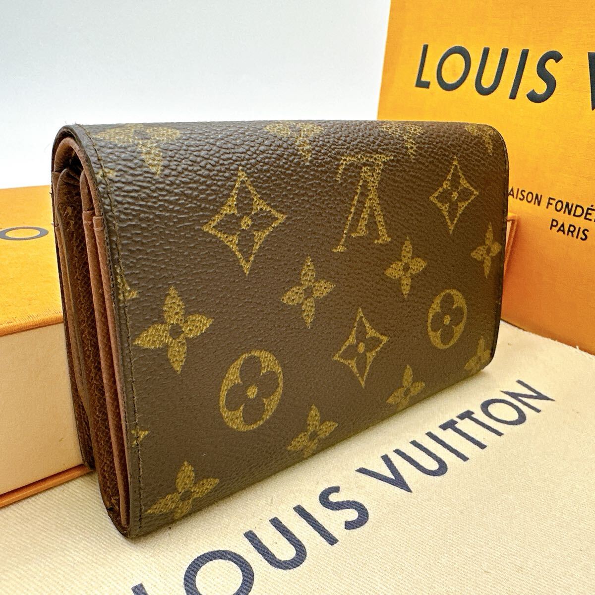 5630【ほぼ極美品】LOUIS VUITTON ルイヴィトン モノグラム ポルトモネ ビエ トレゾール 二つ折り財(cái)布 L字ファスナー M61730/CA0024