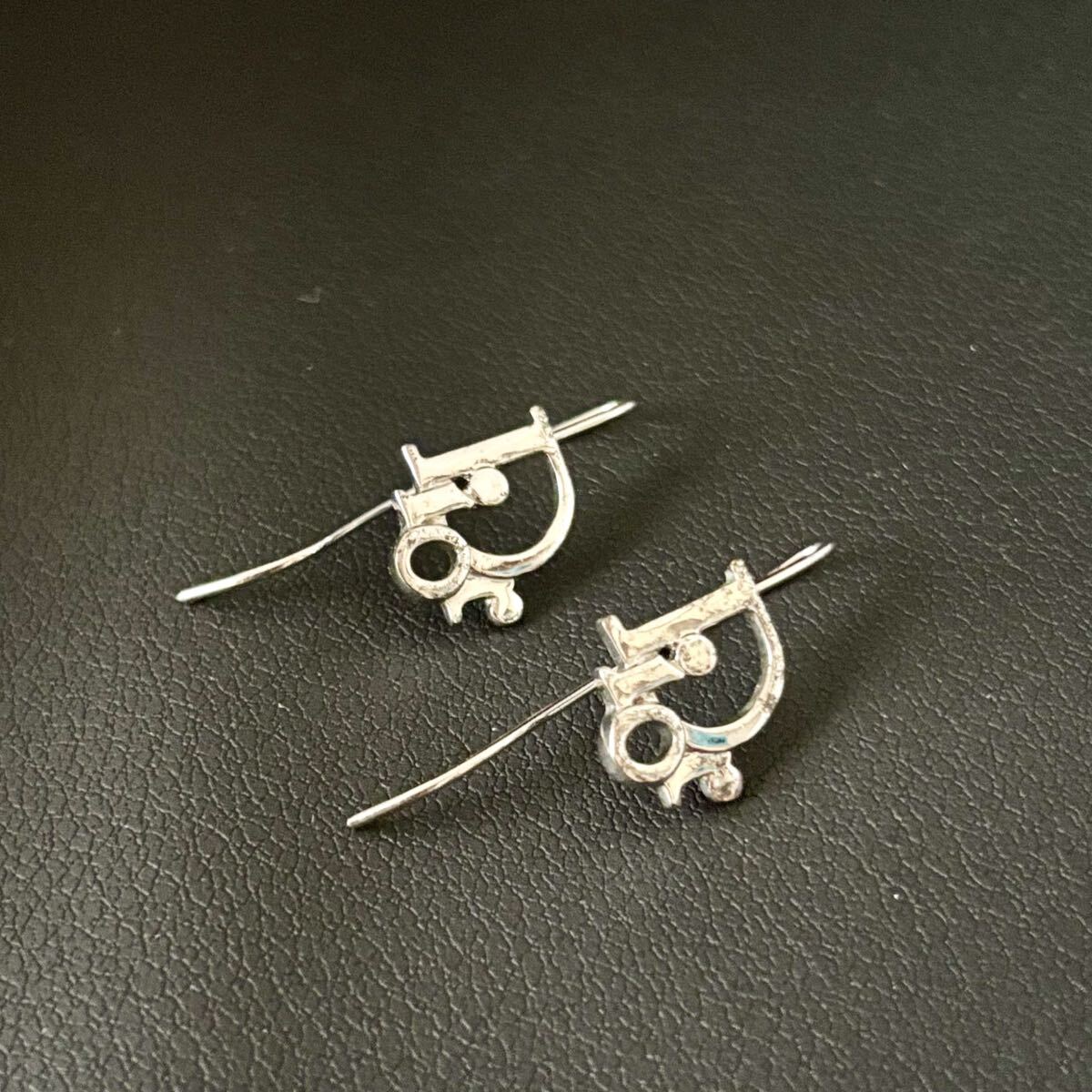 【クリスチャンディオール】Dior ロゴ フック スイング ピアス シルバーカラー（2509253850）_画像2