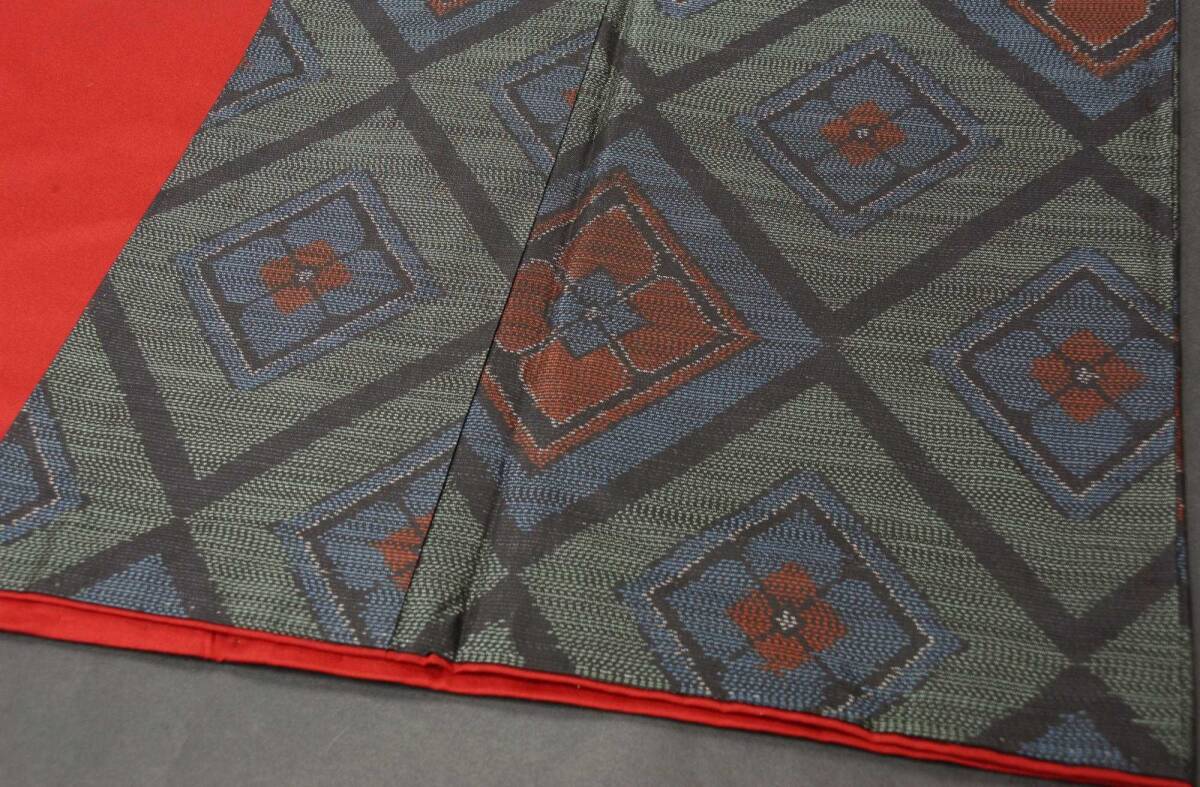 ☆大島紬☆袷 黒地/緑/青/赤 菱文様 裄65cm 正絹☆キレイ_画像6