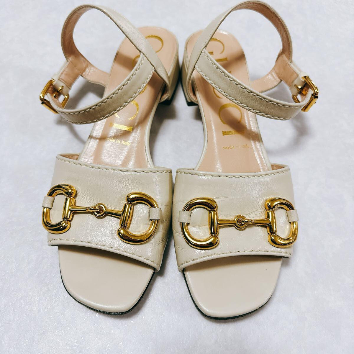 美品　GUCCI ベージュ サンダル ゴールド金具　38 24cm グッチ