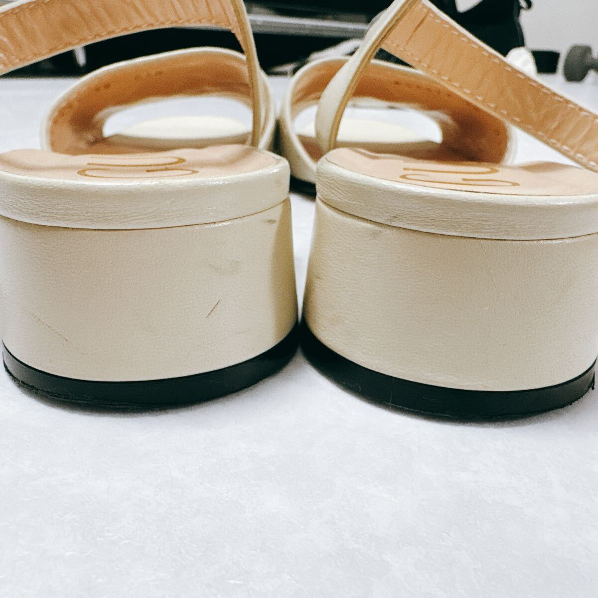 美品　GUCCI ベージュ サンダル ゴールド金具　38 24cm グッチ
