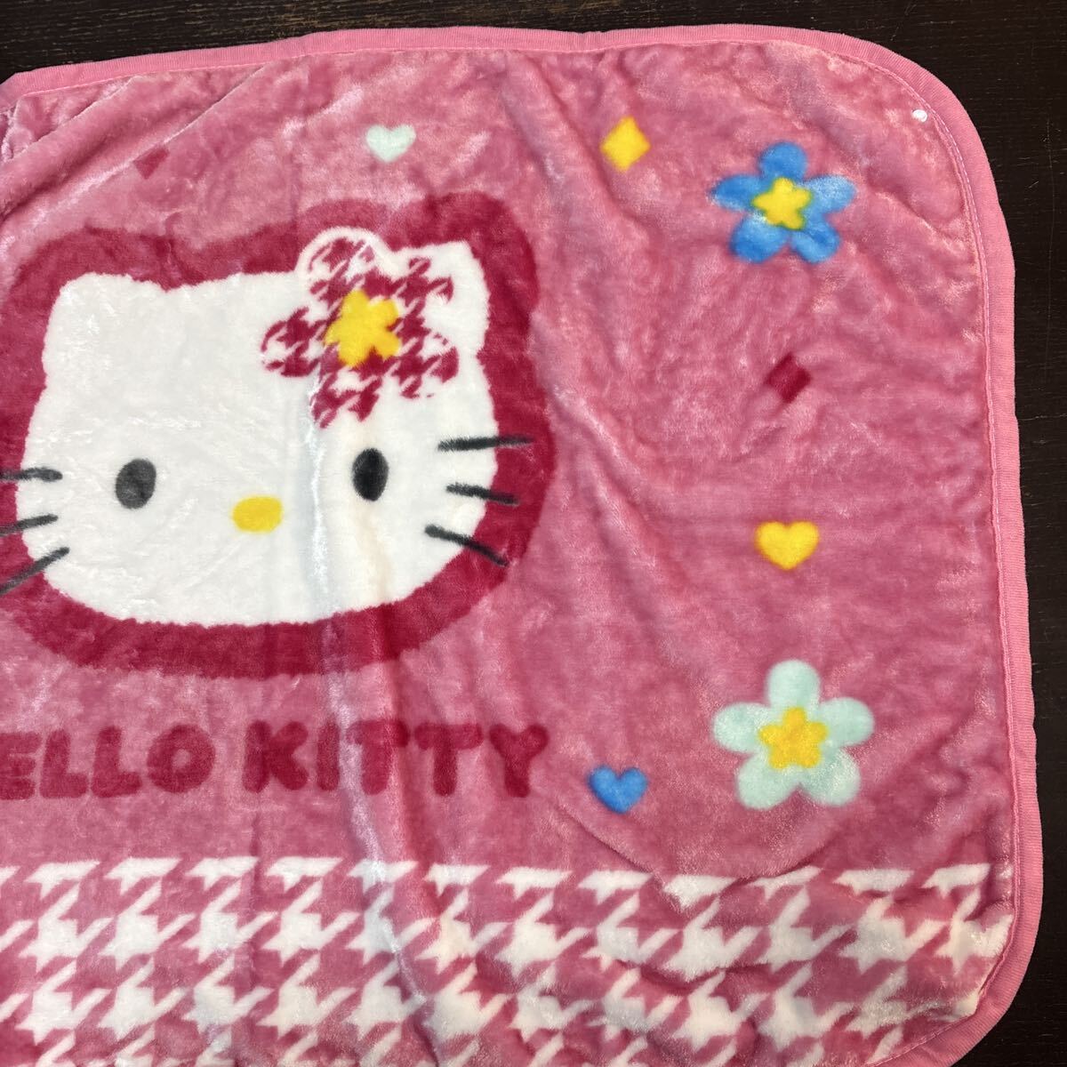 サンリオ ハローキティ ブランケット ボタン付き 