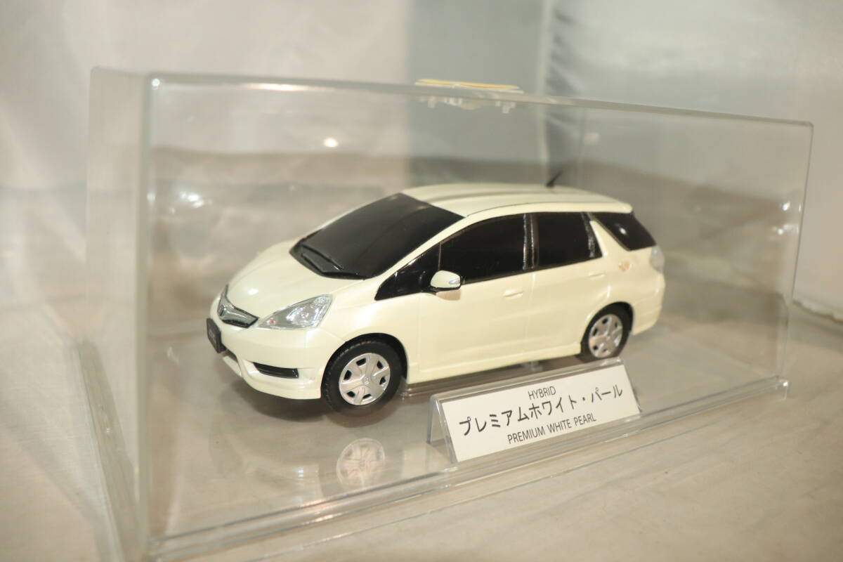 ☆フィットシャトルHY カラーサンプルミニカー(1/24サイズ) プレミアムホライト・パール☆_画像3