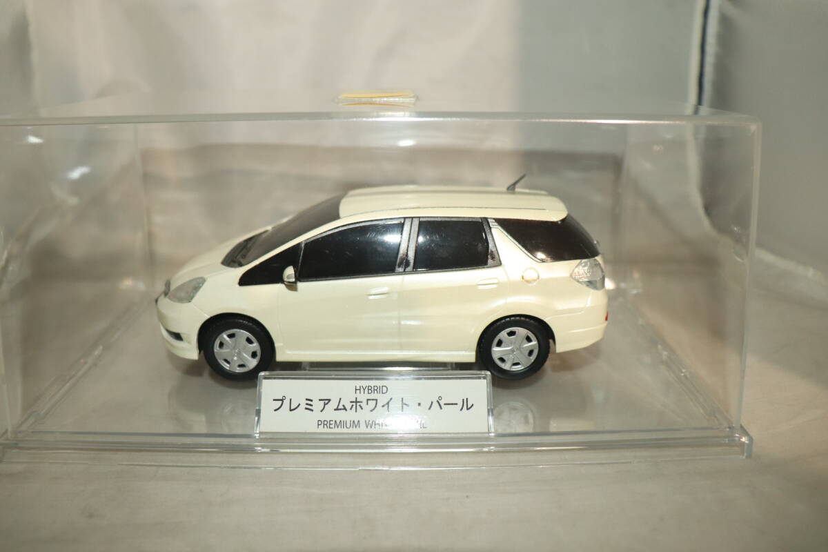 ☆フィットシャトルHY カラーサンプルミニカー(1/24サイズ) プレミアムホライト・パール☆_画像1