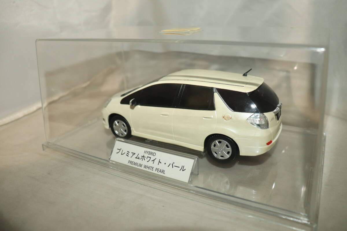 ☆フィットシャトルHY カラーサンプルミニカー(1/24サイズ) プレミアムホライト・パール☆_画像2