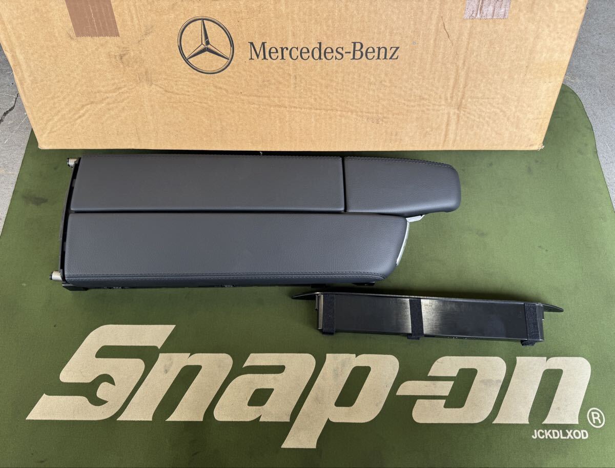 【純正・未使用品】Mercedes Benz R231 SL センターコンソール アームレスト A2316800539 ベンツ SL350 _画像1