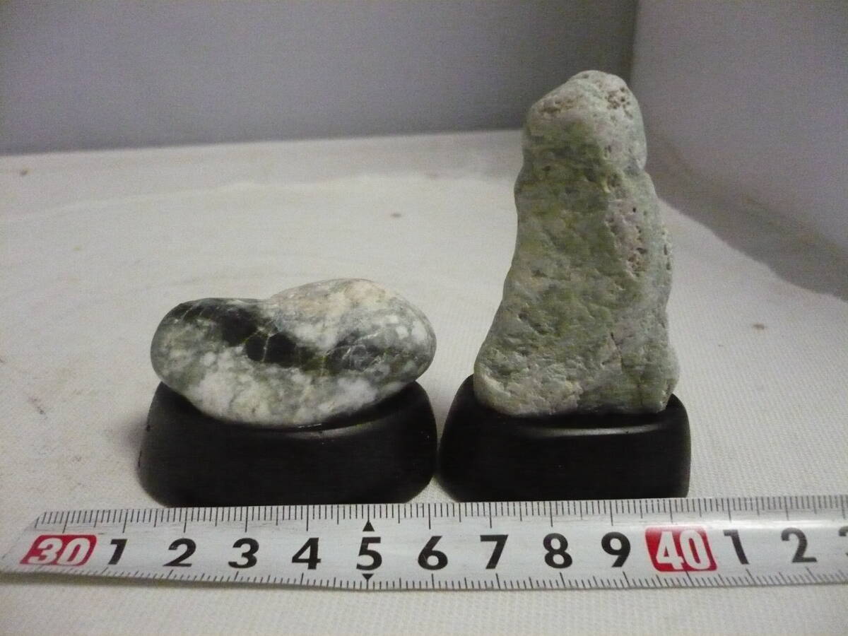 F 　小品鑑賞石　2石で　姫川産　小さなコレクション石_画像1