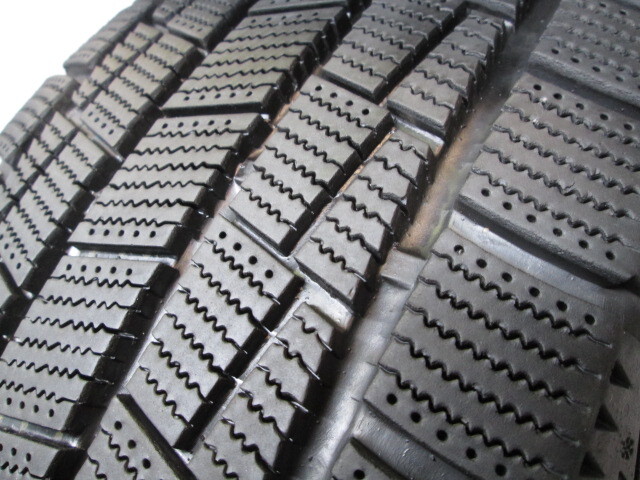 M3-127(送料無料/代引きOK)ランクS 中古 美品 バリ溝 235/60R18 ZEETEX WP2000 SUV 2023年 8.5分山 スタッドレス 1本のみ_画像2