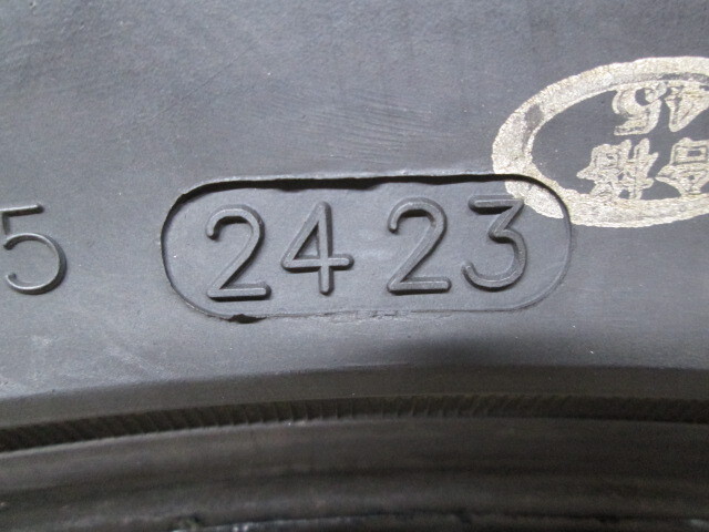 M3-127(送料無料/代引きOK)ランクS 中古 美品 バリ溝 235/60R18 ZEETEX WP2000 SUV 2023年 8.5分山 スタッドレス 1本のみ_画像10