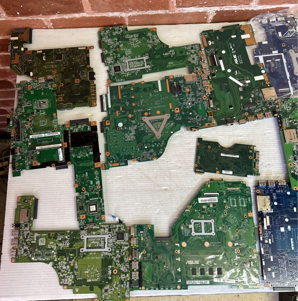 マザーボードまとめ売り44個　PC用　ノートパソコン　動作未確認　重量約6kg パソコンパーツ　部品取り