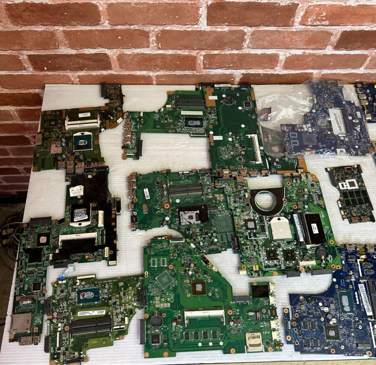 マザーボードまとめ売り44個　PC用　ノートパソコン　動作未確認　重量約6kg パソコンパーツ　部品取り
