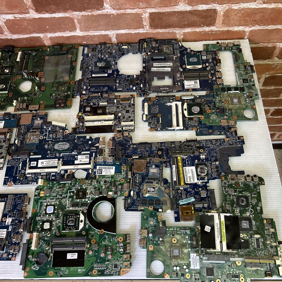 マザーボードまとめ売り44個　PC用　ノートパソコン　動作未確認　重量約6kg パソコンパーツ　部品取り