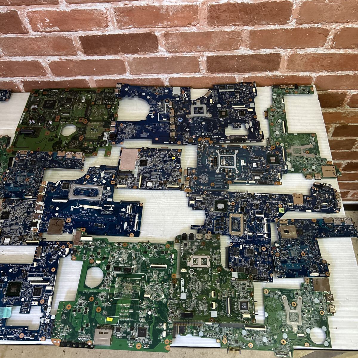 マザーボードまとめ売り44個　PC用　ノートパソコン　動作未確認　重量約6kg パソコンパーツ　部品取り