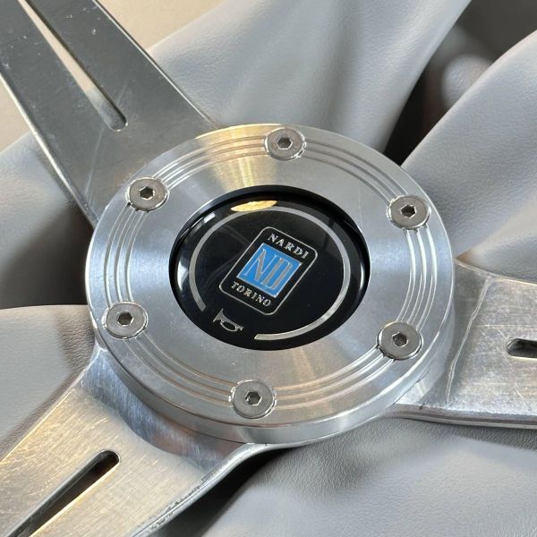  звуковой сигнал кольцо рулевой механизм NARDI Classic VITE Nardi custom крепежный болт есть проставка салон детали Boss изменение U1857