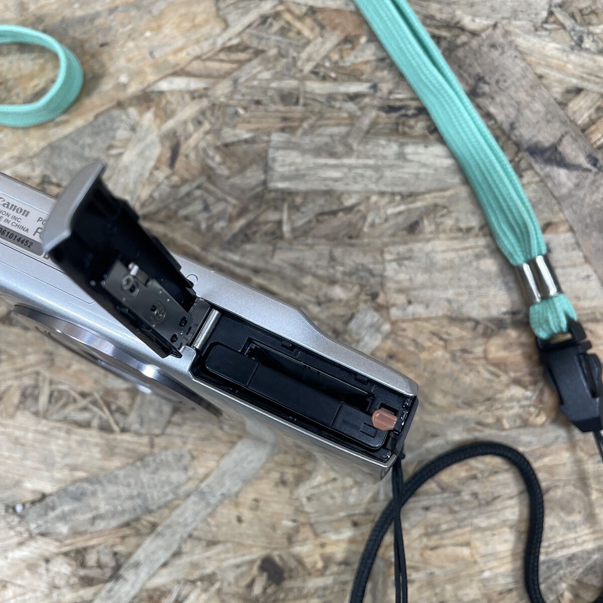 mduk0920/1円?/Canon/キヤノン/IXY180/コンパクトデジタルカメラ/PC2275/デジカメ/シルバー色/本體のみ/通電動(dòng)作未確認(rèn)/現(xiàn)狀品