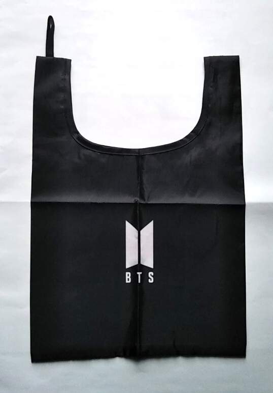 *未使用*BT21グッズ 大量まとめて プレート アクリルキーホルダー ケーブルチャーム 缶バッジ アクリルクリップ BTS折りたたみバッグ(小)_画像2