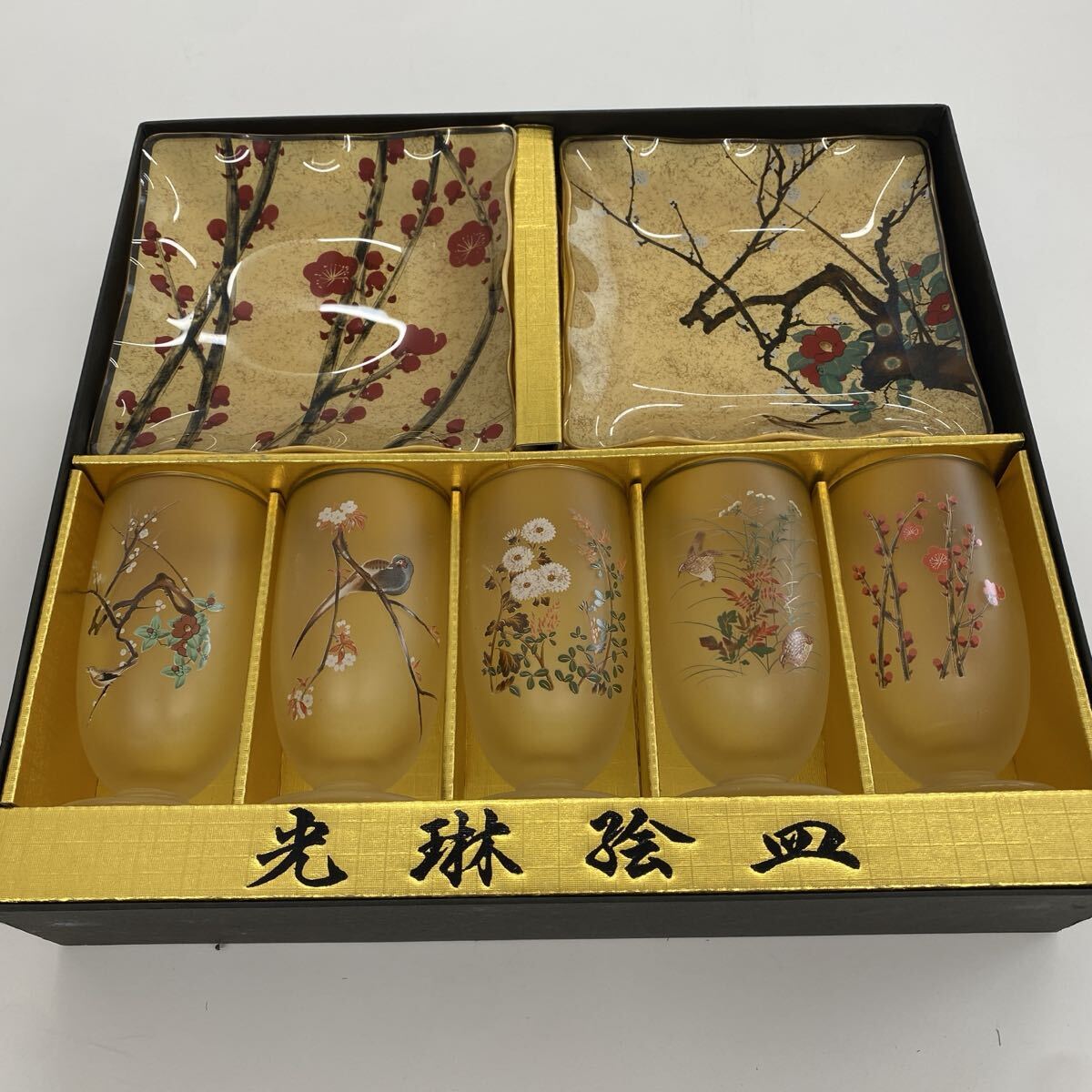 光琳絵皿 各5客 食器 ガラス グラス 小皿 昭和レトロ 角皿 ガラス食器 銘々皿 箱付き 箱付 和食器 花鳥図 梅 和柄　管理番号SB611_画像8