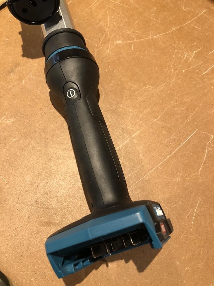 001♪未使用品♪マキタ makita 40Vmax充電式ワークライト ML012G_画像3