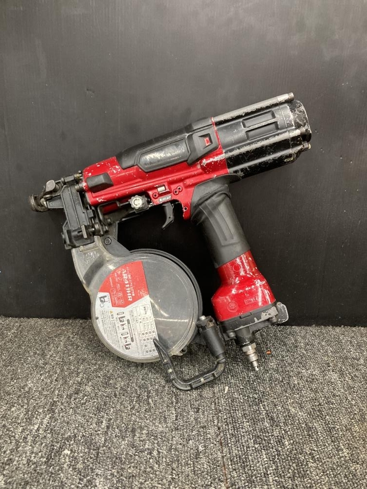 013♪ジャンク品・即決価格♪マキタ makita 41mm高圧エアビス打ち機 AR411HR マガジンキャップの留め具欠品 2回に1回空打ちする_画像1