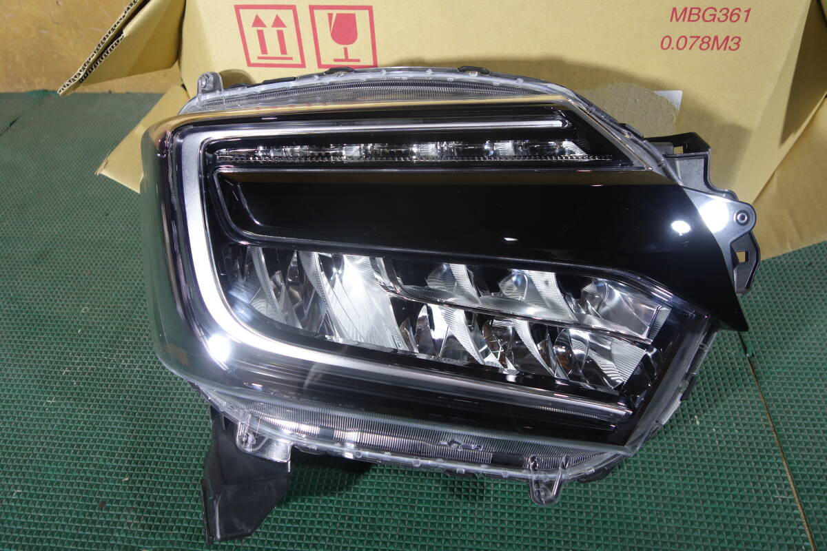 21015 JF3 / JF4 後期 N-BOXカスタム 純正 LED 右 ヘッドライト STANLEY W3106 打刻 J4_画像1