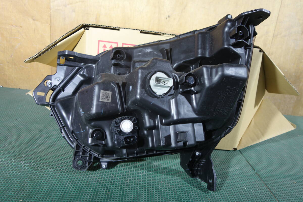 21015 JF3 / JF4 後期 N-BOXカスタム 純正 LED 右 ヘッドライト STANLEY W3106 打刻 J4_画像4