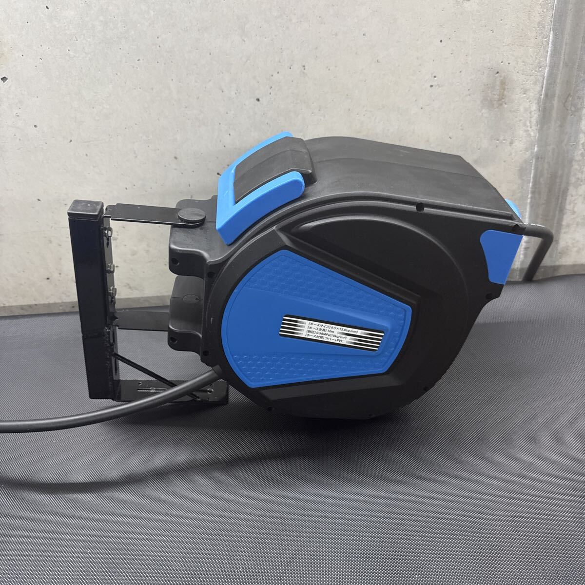 STRAIGHT エアーホースリール 自動巻き　内径9.5mm 10m 壁掛けブラケット付き 吊り下げ 壁掛け_画像3