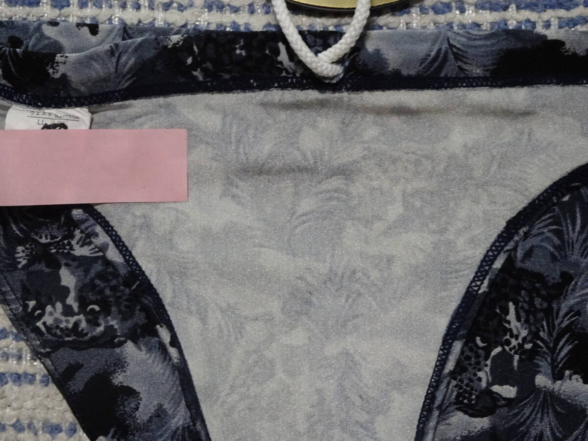 208 　日本ニット　スイムビキニパンツ　SizeＬＬ　グレー×ブラックのリーフ柄デザイン　中古　大き目_画像4
