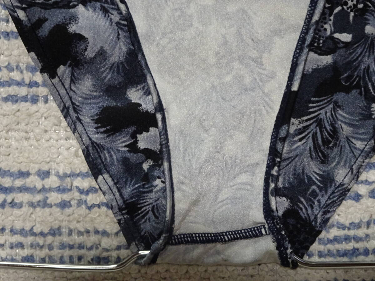 208 　日本ニット　スイムビキニパンツ　SizeＬＬ　グレー×ブラックのリーフ柄デザイン　中古　大き目_画像5