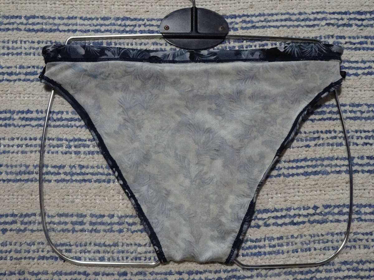 208 　日本ニット　スイムビキニパンツ　SizeＬＬ　グレー×ブラックのリーフ柄デザイン　中古　大き目_画像7