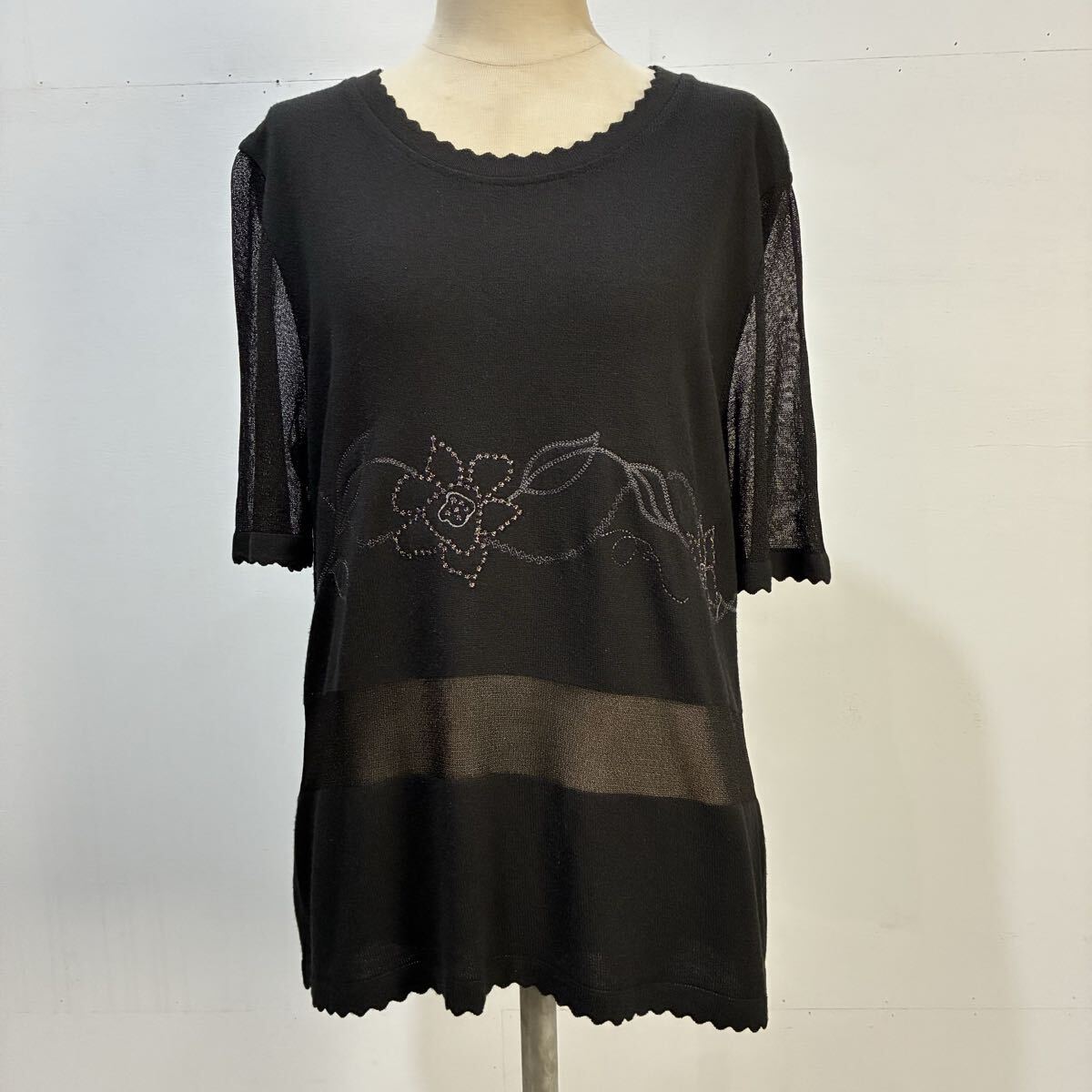 JEAN GIRARD フランス製 半袖ニット ニットカットソー 刺繍ニット ニットTシャツ 花柄刺繍 黒 ブラック 希少【レターパックプラス郵送可】T_画像1