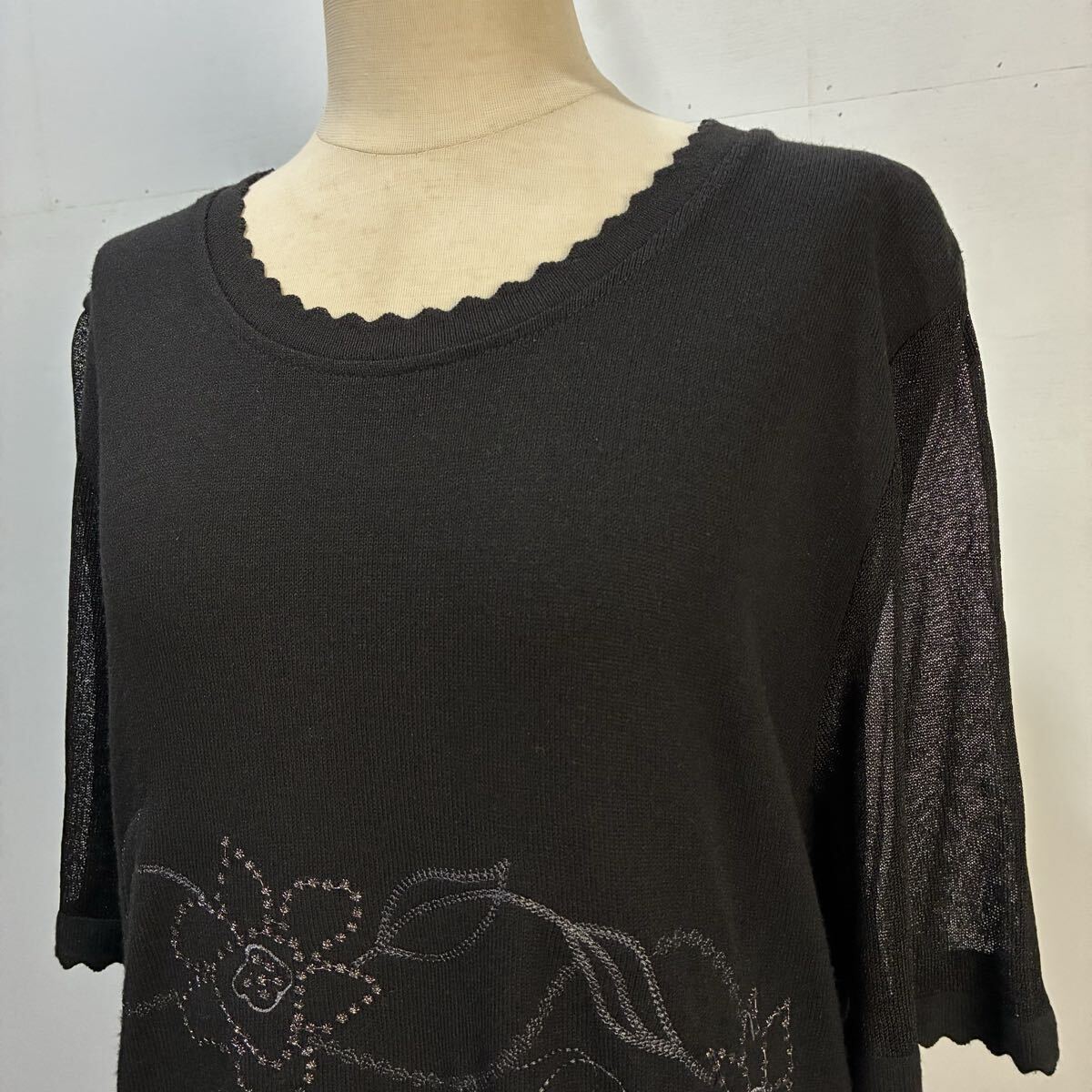 JEAN GIRARD フランス製 半袖ニット ニットカットソー 刺繍ニット ニットTシャツ 花柄刺繍 黒 ブラック 希少【レターパックプラス郵送可】T_画像2