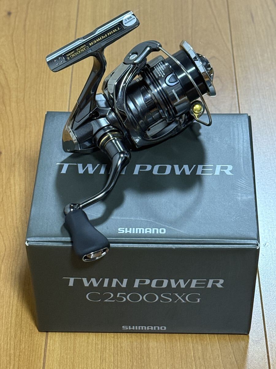 使用少 24 ツインパワー C2500SXG シマノ スピニングリール バス・ライトソルト 巻き心地良好 SHIMANO 24 TWIN POWER