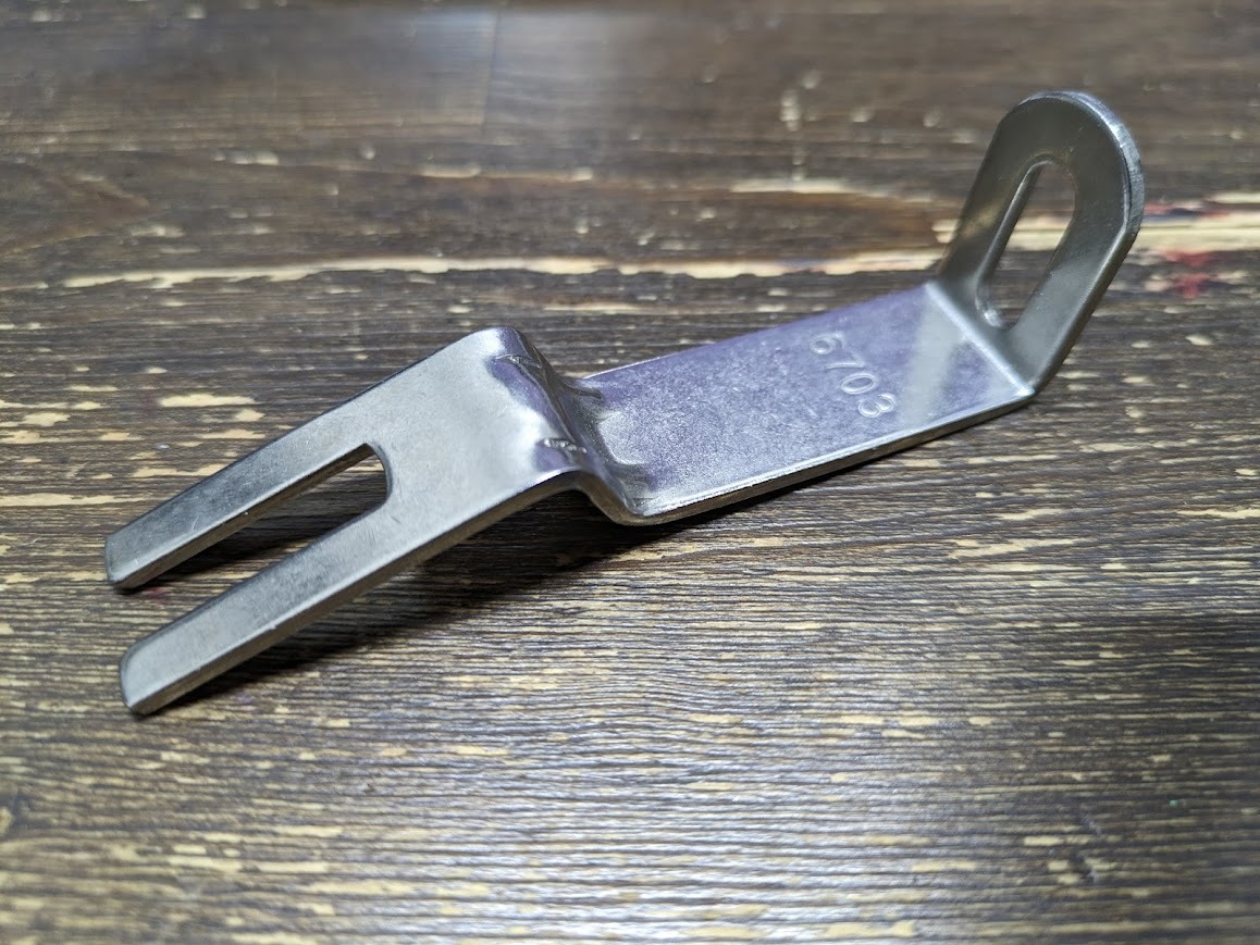 著脫タイプ 泥除け用ステー金具部分のみ ジャイアントやFLINGER互換 Vブレーキタイプ ゆうメール可