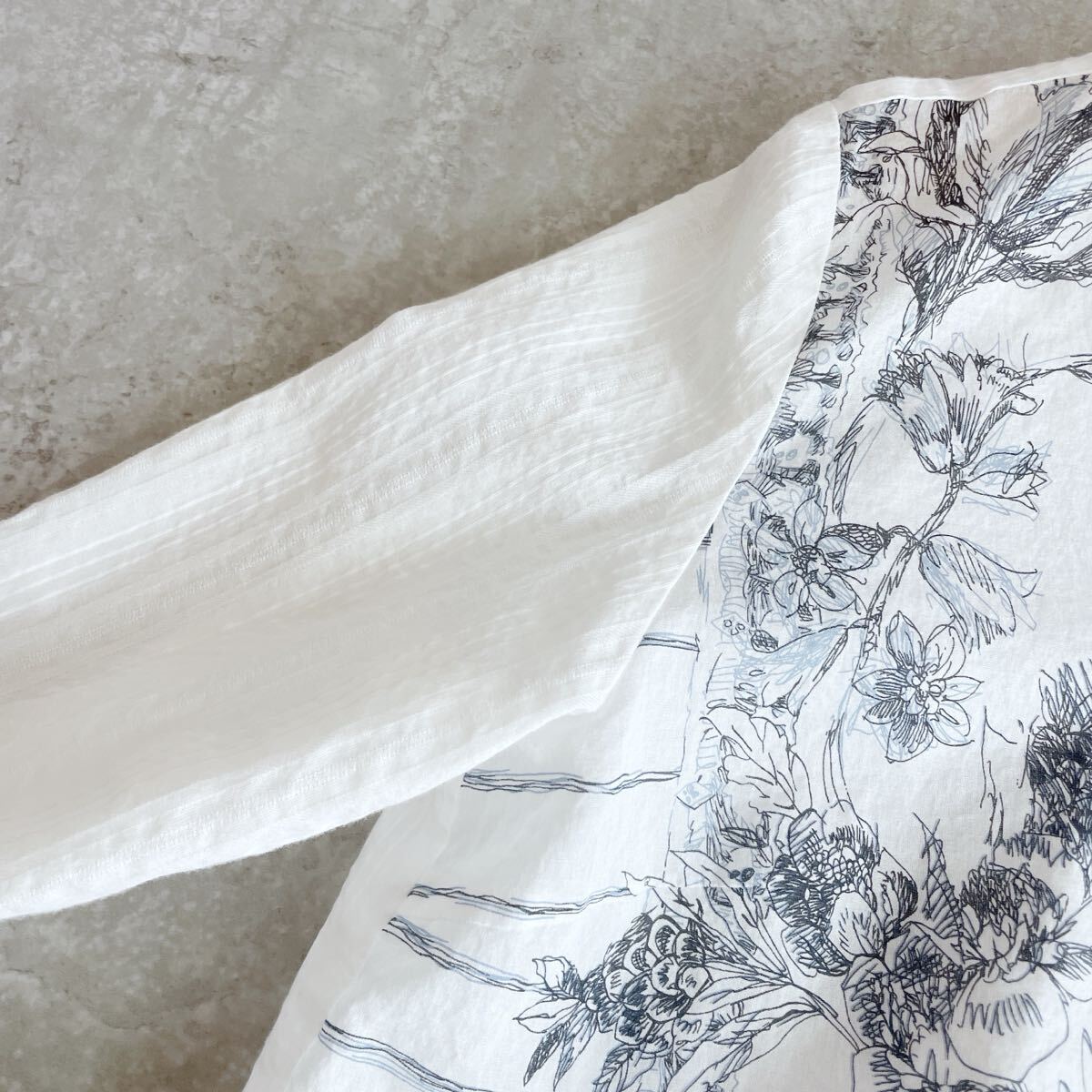 近年タグ　現行　Leilian レリアン　スキッパーシャツ　ブラウス　花柄　白　手書き風　9号　綿　長袖　 コットン M_画像2