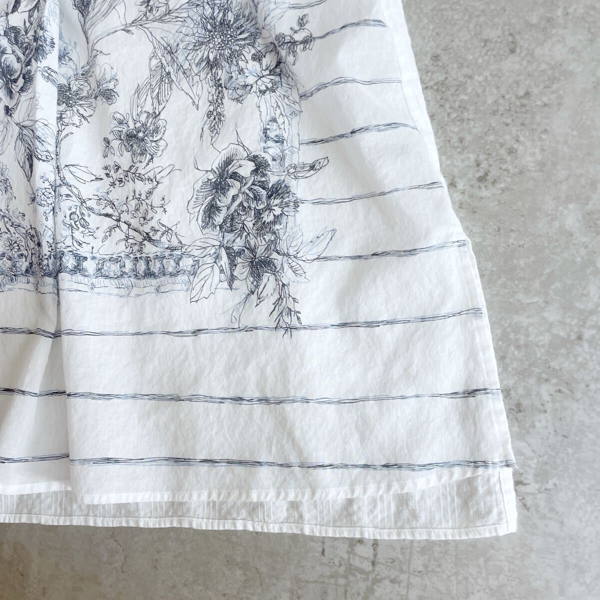 近年タグ　現行　Leilian レリアン　スキッパーシャツ　ブラウス　花柄　白　手書き風　9号　綿　長袖　 コットン M_画像5