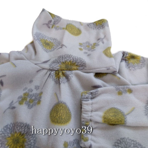 新品5Lグレー北欧ダリア柄タートルネック フリースパジャマ ベルーナ かるふわ 大きいサイズ ハイネック 部屋着 ルームウエア かるぽか_画像6