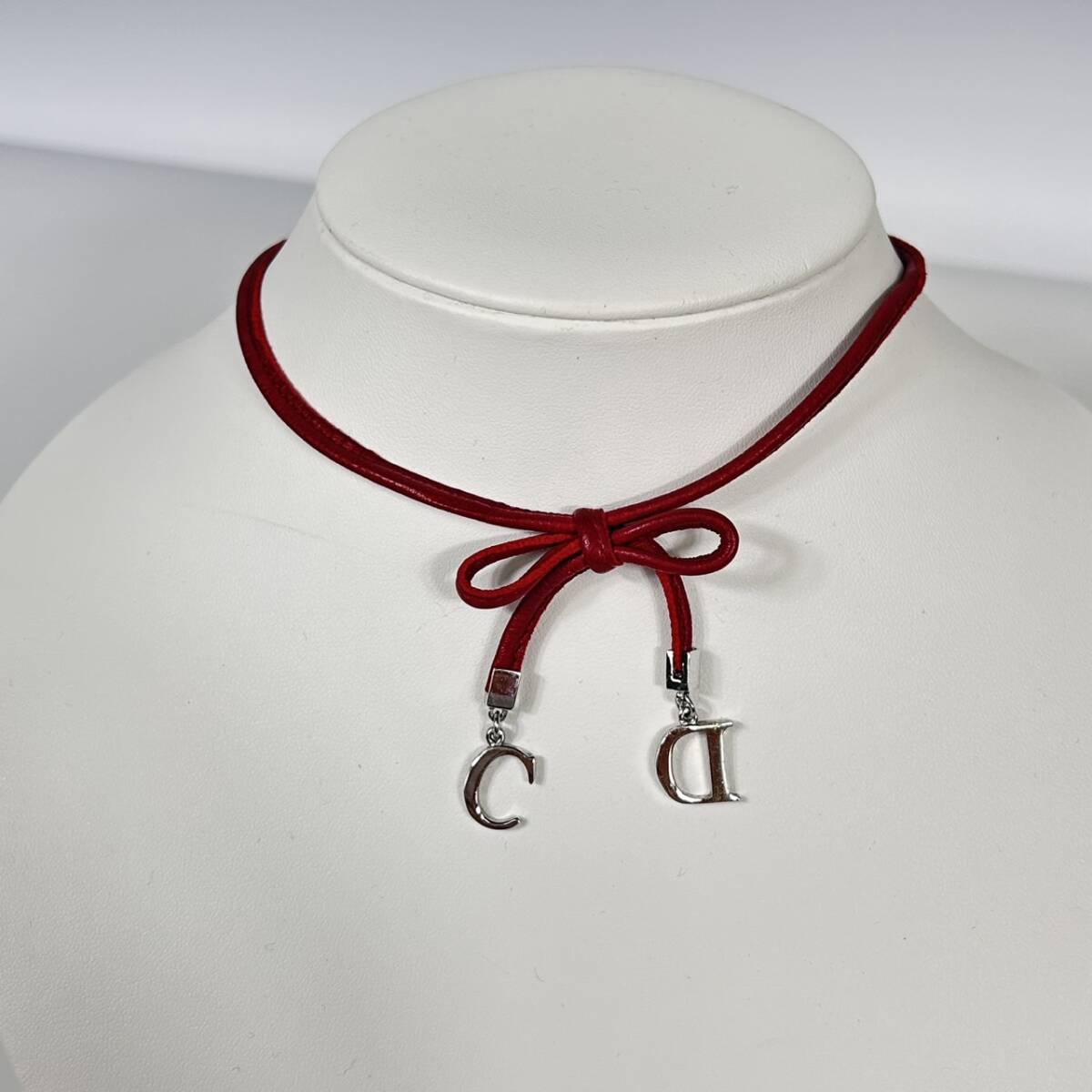 A5974 Christian Dior クリスチャンディオール リボン チョーカー CDロゴ 赤 シルバーカラー アクセサリー
