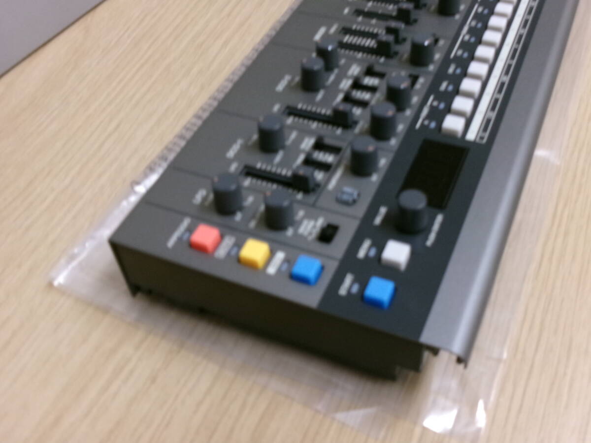 * Roland Boutique JX-08 Roland 