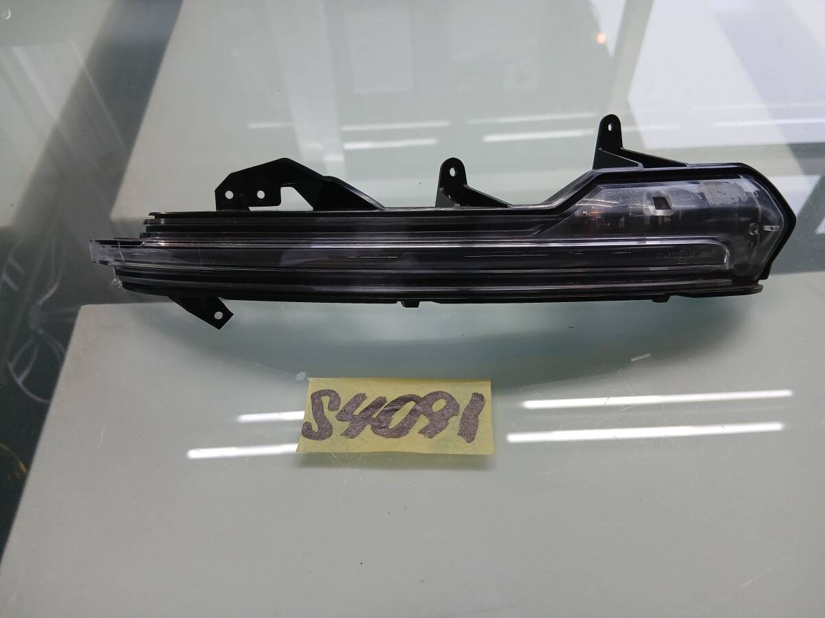 Porsche ポルシェ カイエン 純正 ウィンカー ターンシグナル ドアミラー用 9Y2949102C　S4091 _画像1