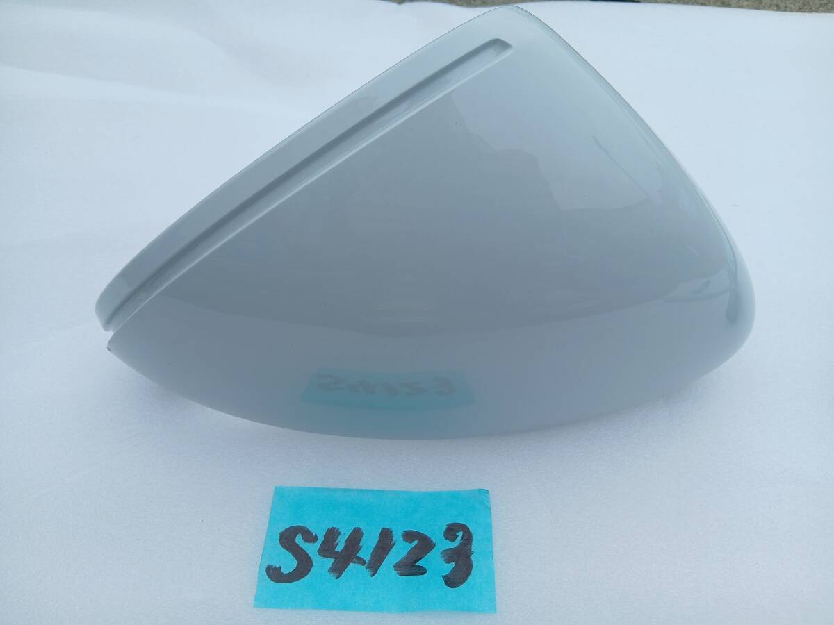 Porsche ポルシェ カイエン 純正 右 ドアミラー ミラーカバー ミラーハウジング 白系 9Y2857528A S4123 _画像2