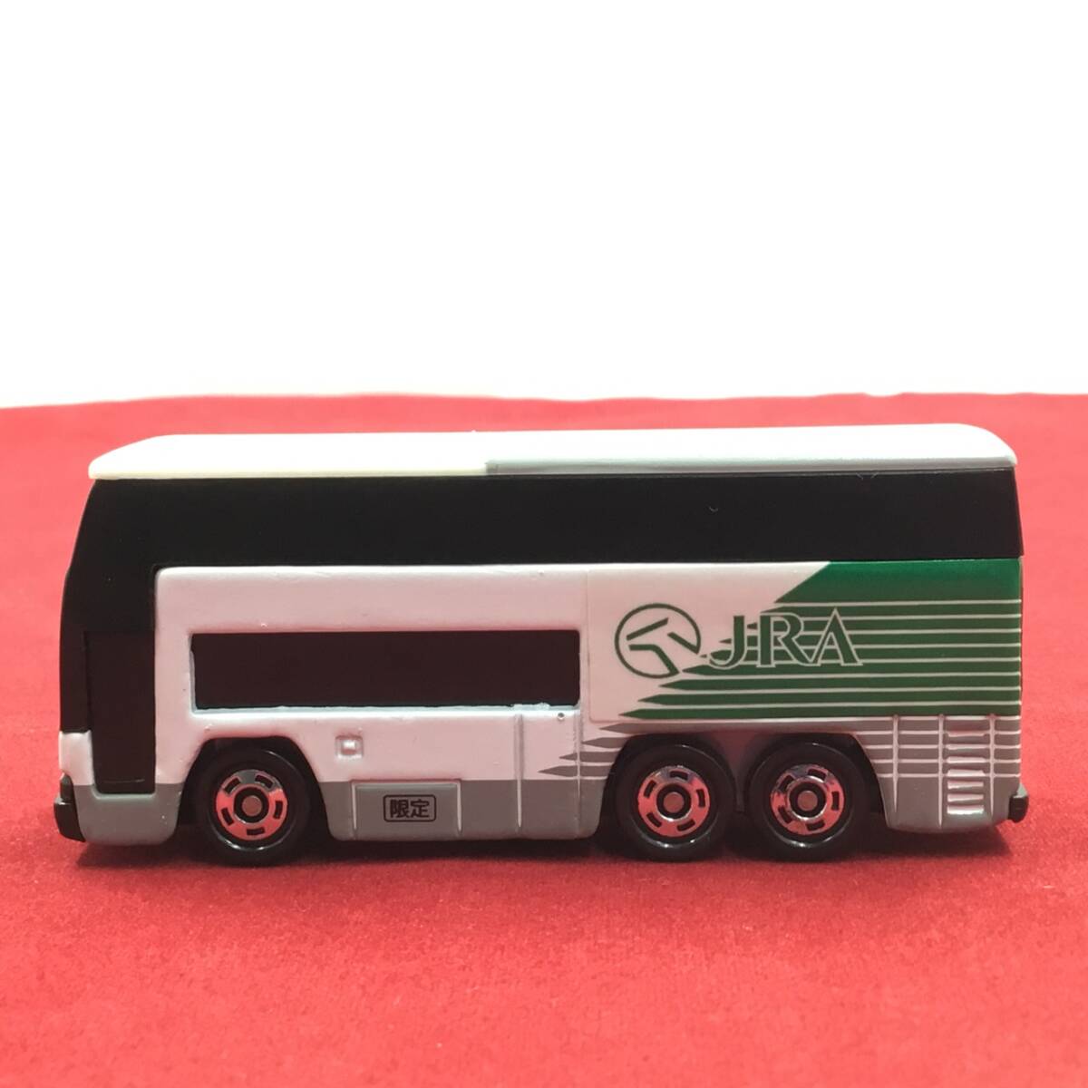 タカラトミー 日野 グランビューバス JRA 美浦?栗東トレーニングセンターと競(jìng)馬場(chǎng)をつなぐ競(jìng)走馬専用運(yùn)搬車(chē) サンタ特注 未使用品