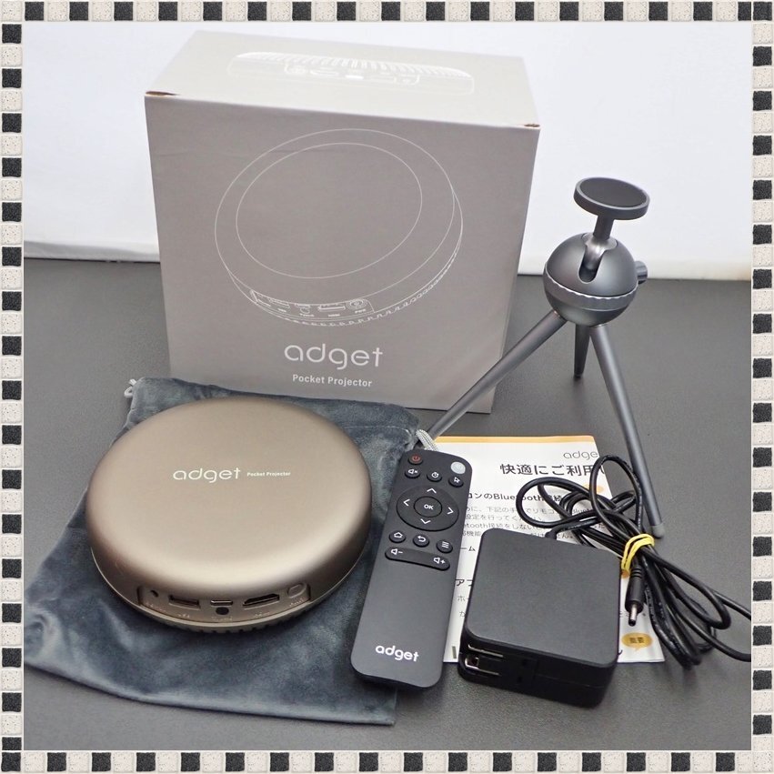 adget Pocket Projector バッテリー內(nèi)蔵DLPプロジェクター グレージュ 32GB 4500ｍAh 動(dòng)作確認(rèn)?初期化済み アジェット 1円スタート 管1
