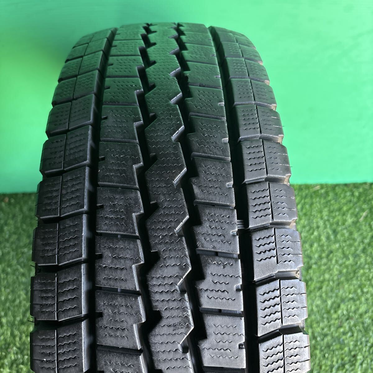 225/70R16(117/115L)LT/2023年製/1本/DUNLOP WINTERMAXX LT03/残溝有り!送料無料です!_画像2