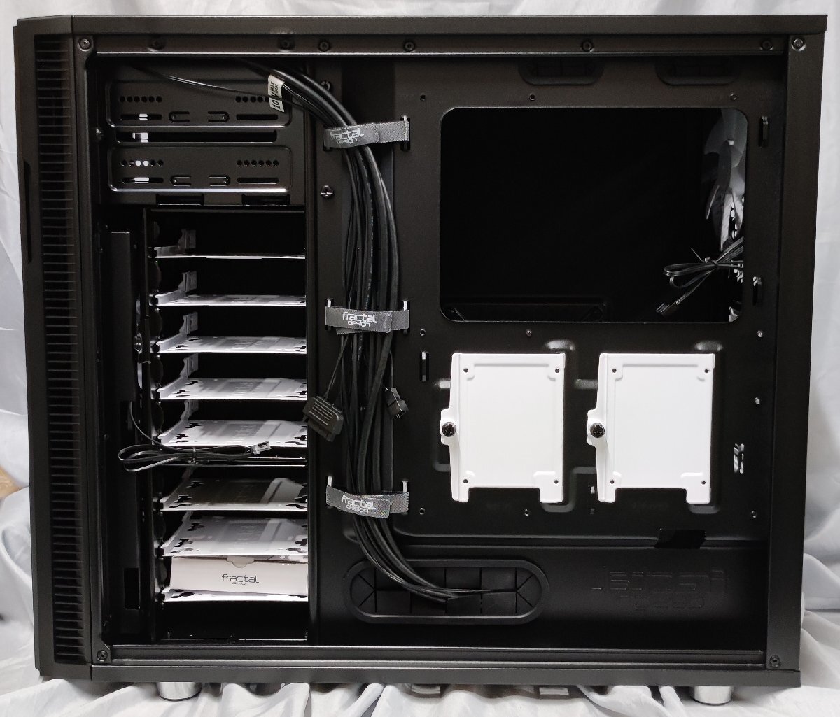 【サイコム】 Fractal Design Define R5 Black Pearl (FD-CA-DEF-R5-BK) (ATXミドルタワー) @Used@ M20250925c