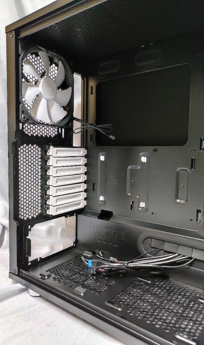 【サイコム】 Fractal Design Define R5 Black Pearl (FD-CA-DEF-R5-BK) (ATXミドルタワー) @Used@ M20250925c